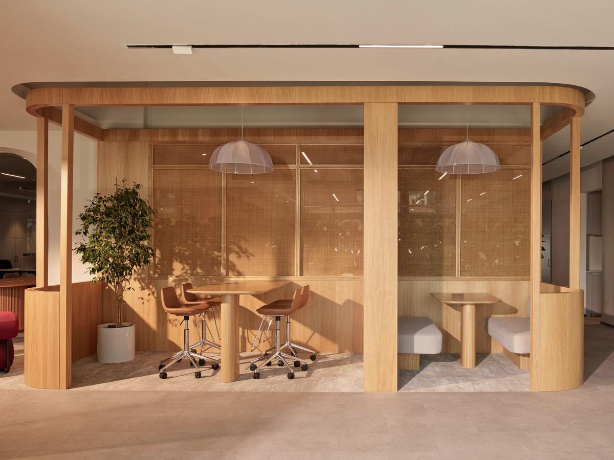 ȸ��Hilltown�칫�ң�������ԭ������Ա���Ҹ���