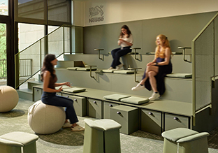 ȸ��Hilltown�칫�ң�������ԭ������Ա���Ҹ���