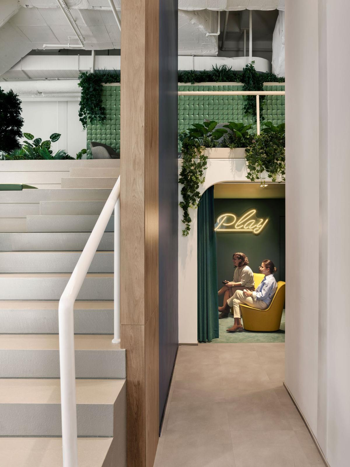 ��ѯ��˾Marsh McLennan��˹̹��������������ϵ�칫���