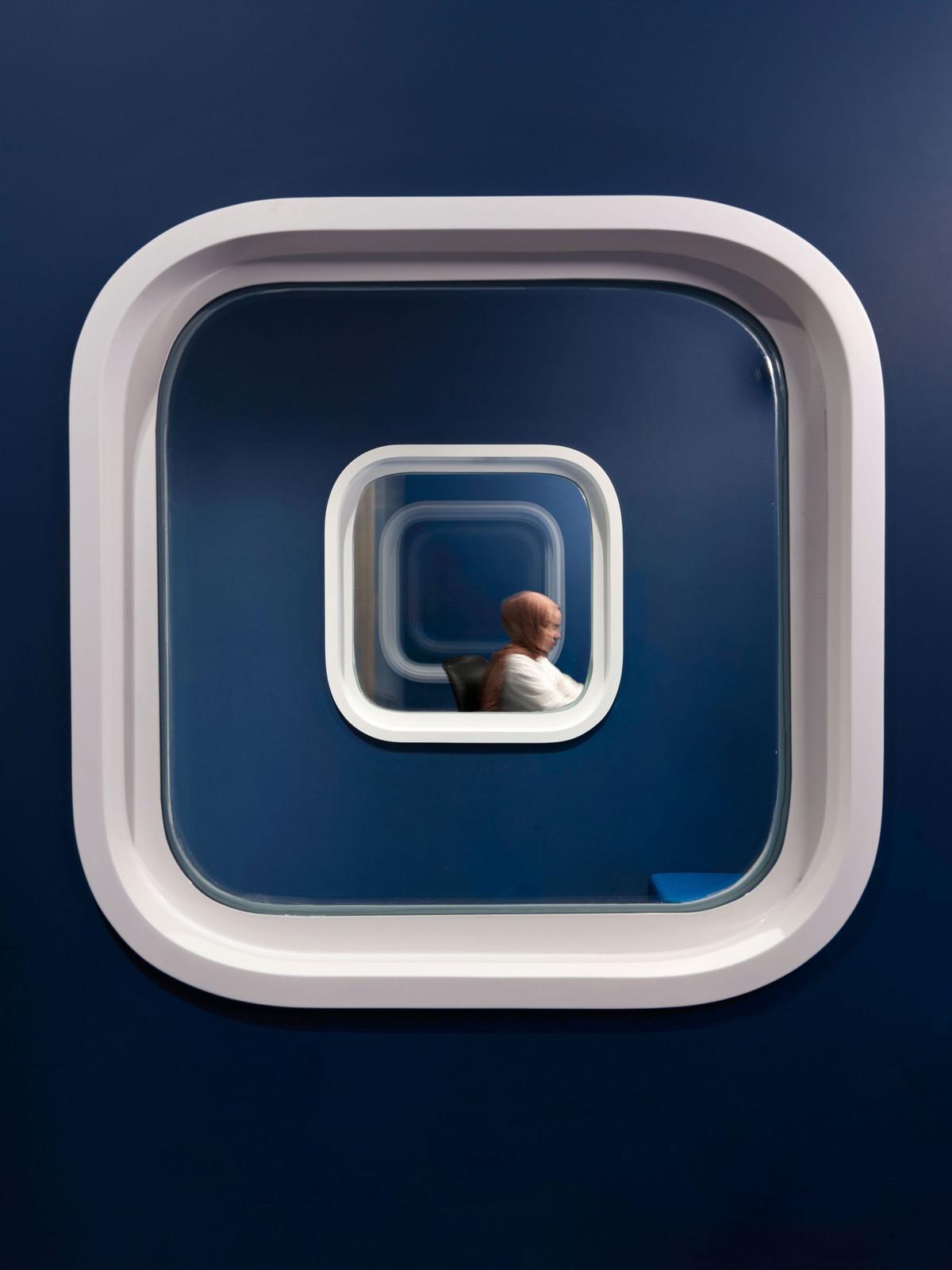 ��ѯ��˾Marsh McLennan��˹̹��������������ϵ�칫���