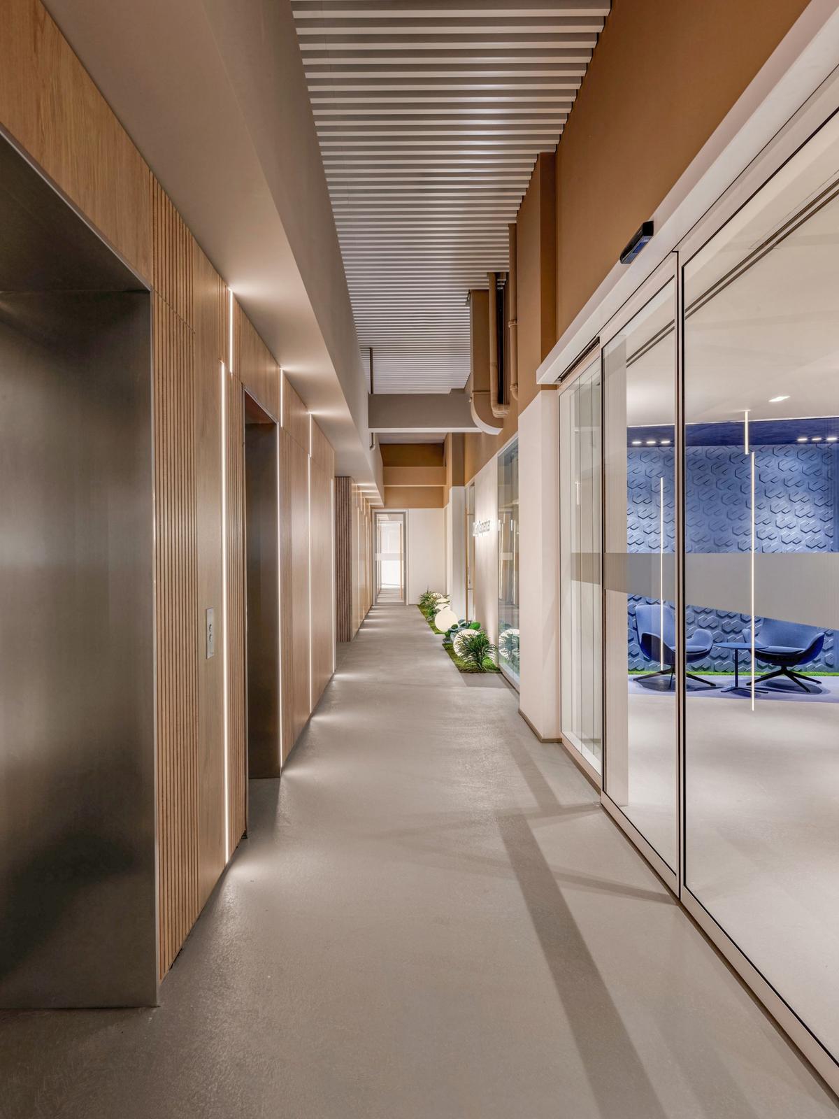 ��ѯ��˾Marsh McLennan��˹̹��������������ϵ�칫���