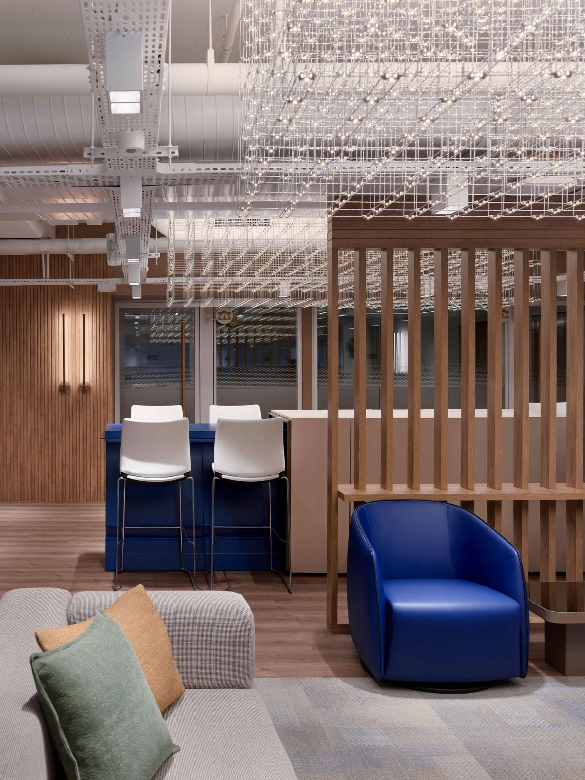 ��ѯ��˾Marsh McLennan��˹̹��������������ϵ�칫���