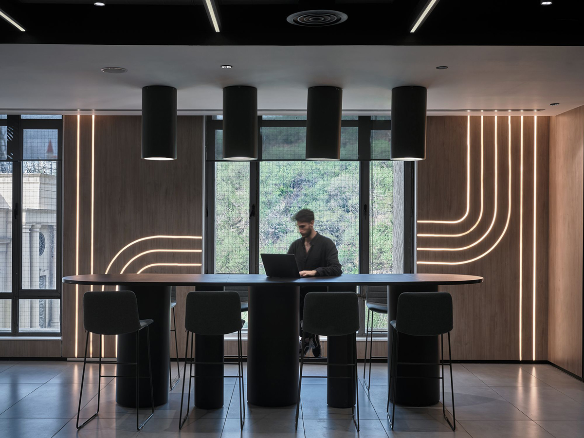 Scorpio���������ܲ�����������칫��ѧ