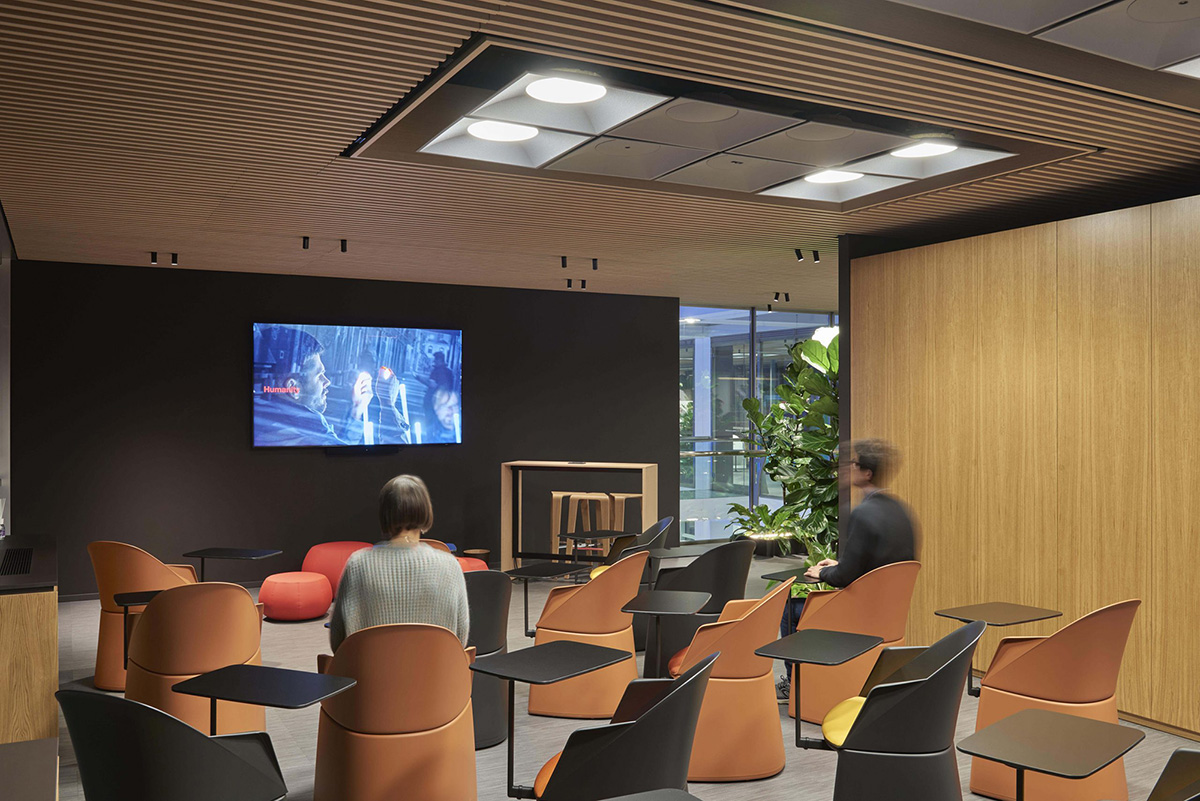 ������ͷiGuzzini�ܲ����⡤ɫ���Ҿ߹�����ЧЭ����