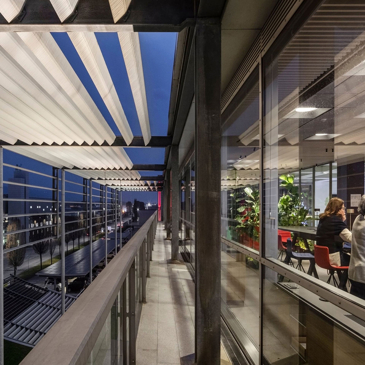 ������ͷiGuzzini�ܲ����⡤ɫ���Ҿ߹�����ЧЭ����