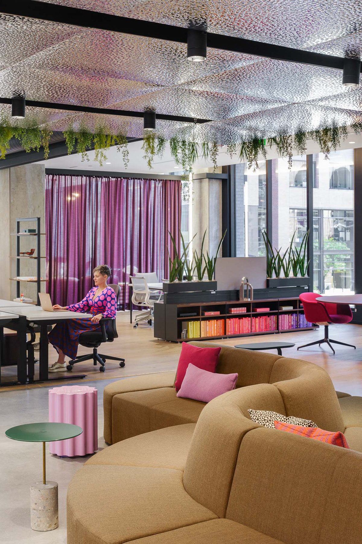 Work/Haus�Ҿߵ�����չ�������Ӵ�������Ⱥ