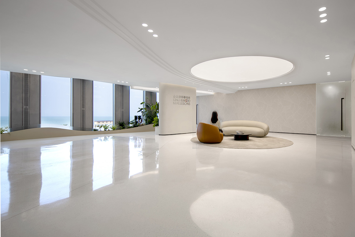 �����ʦ���������ڰ칫�ң��������������ռ�