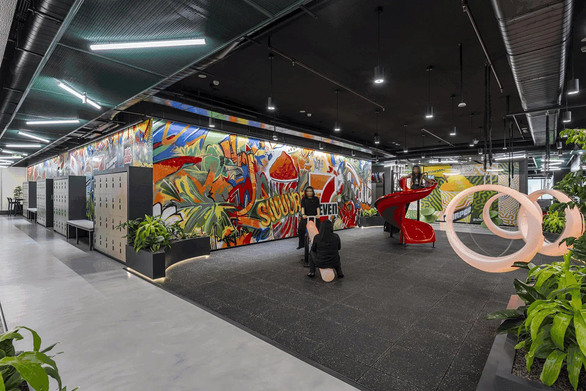 �⡤ɫ�����֣�7-Eleven����߸���ͳ�İ칫�·�ʽ