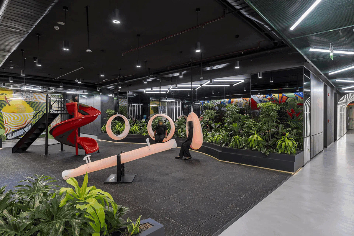 �⡤ɫ�����֣�7-Eleven����߸���ͳ�İ칫�·�ʽ