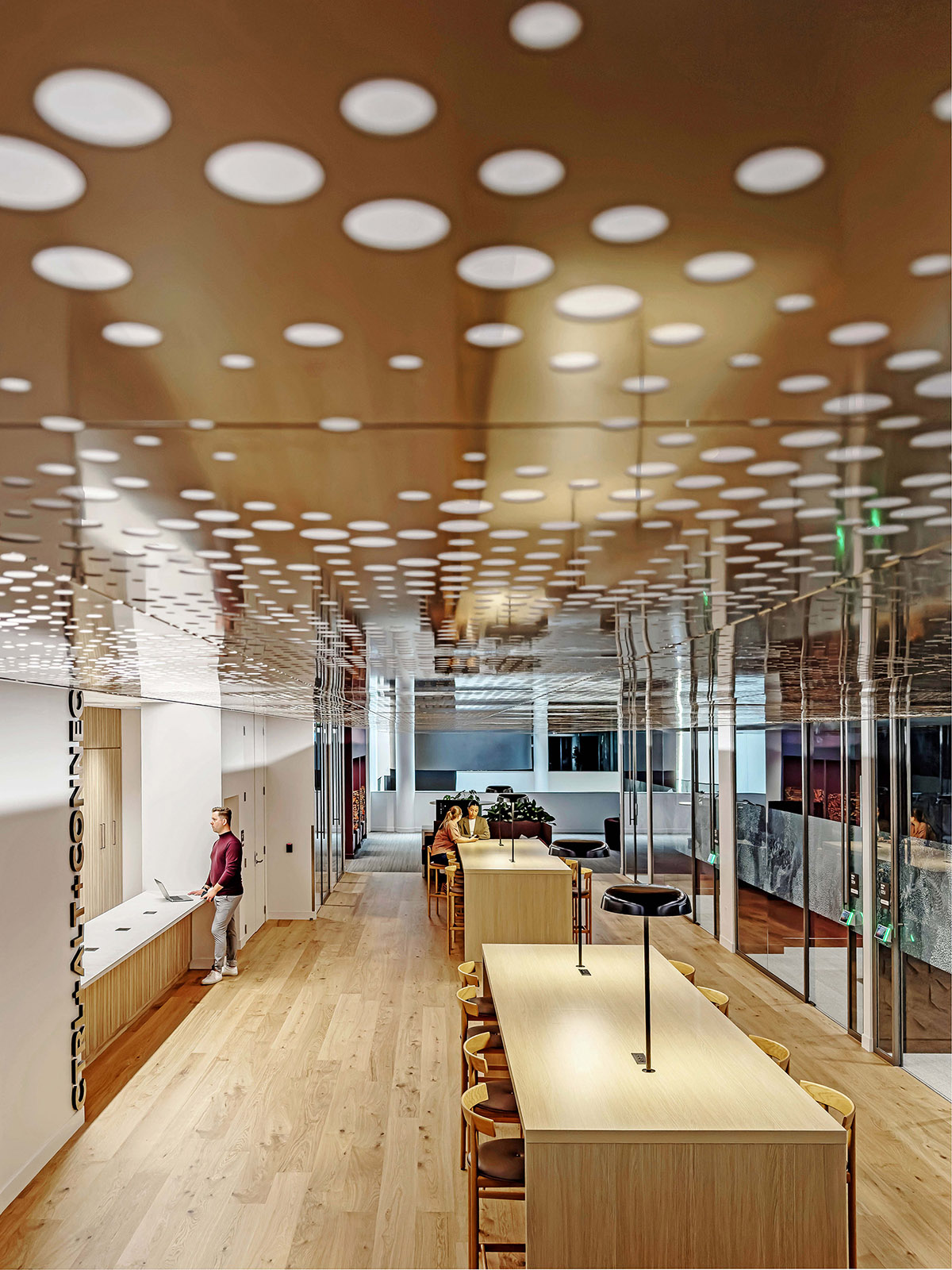 ���վ�ͷCo-operators�ܲ���˫������֤�Ľ���ʱ�а칫