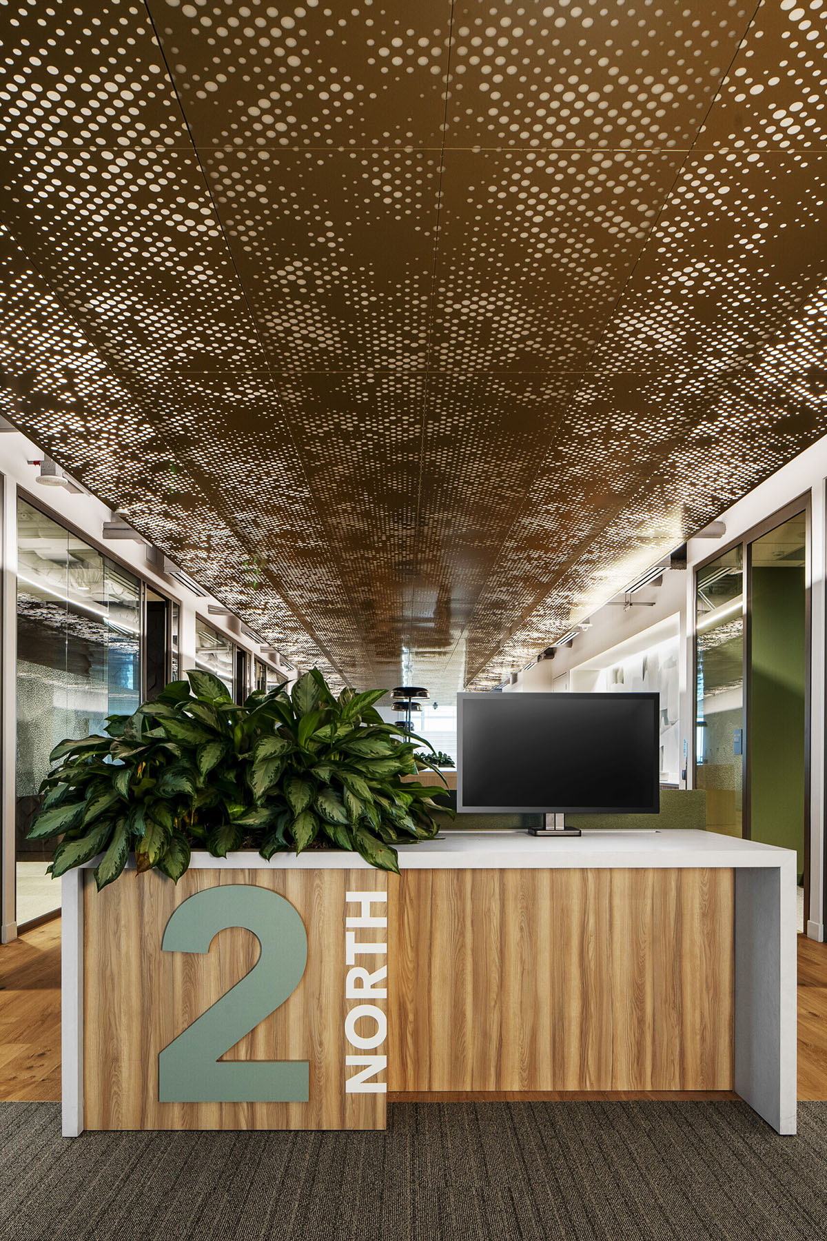 ���վ�ͷCo-operators�ܲ���˫������֤�Ľ���ʱ�а칫