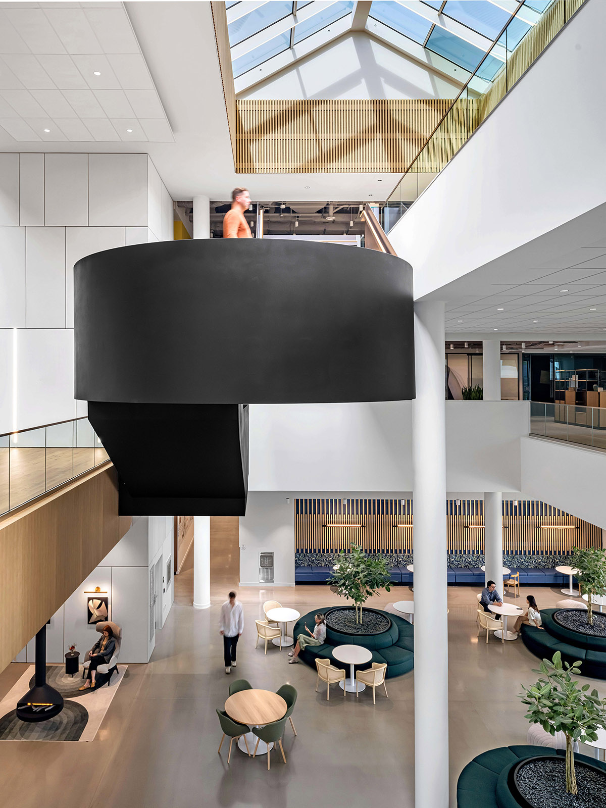 ���վ�ͷCo-operators�ܲ���˫������֤�Ľ���ʱ�а칫