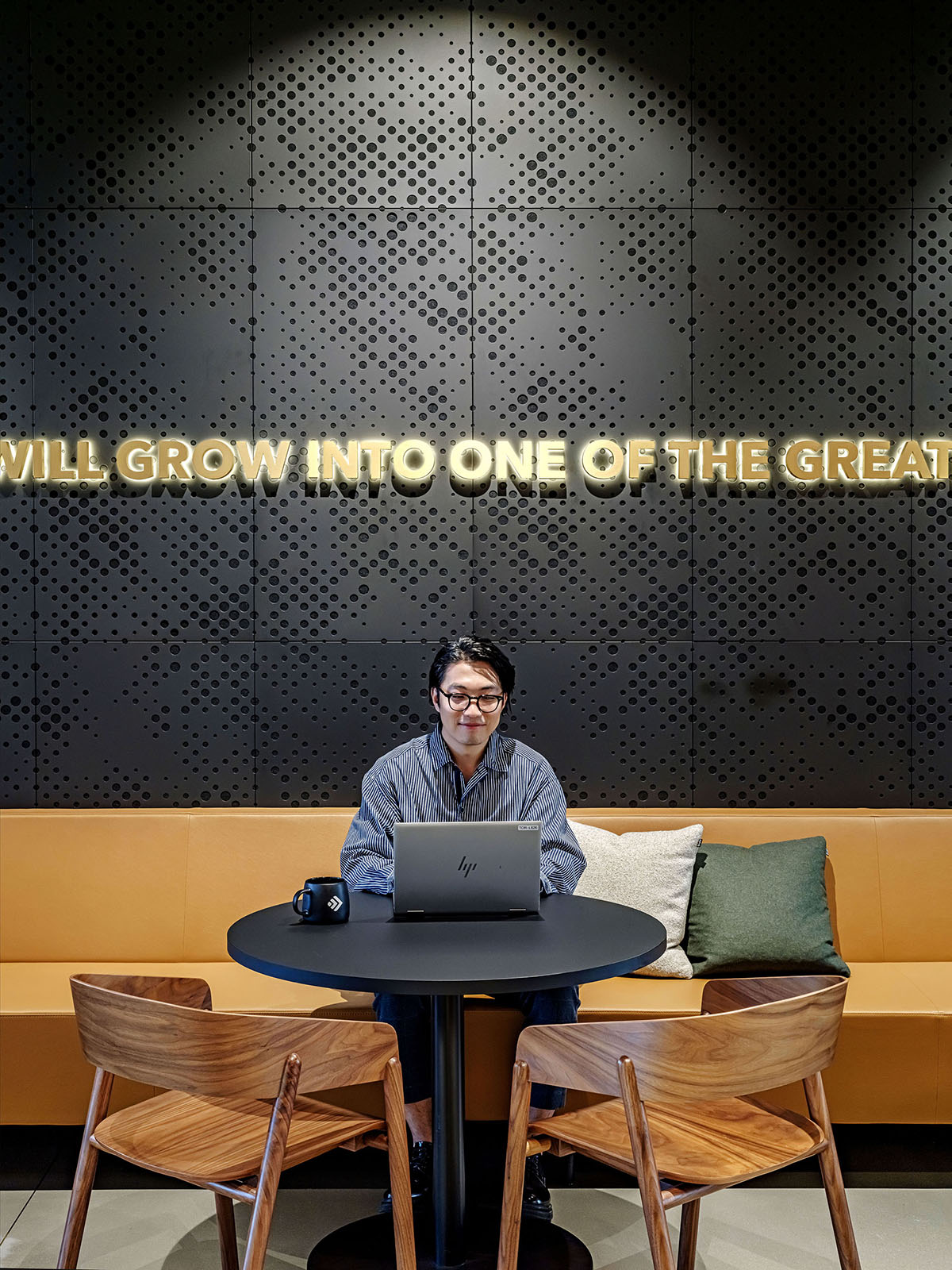 ���վ�ͷCo-operators�ܲ���˫������֤�Ľ���ʱ�а칫