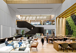 ���վ�ͷCo-operators�ܲ���˫������֤�Ľ���ʱ�а칫