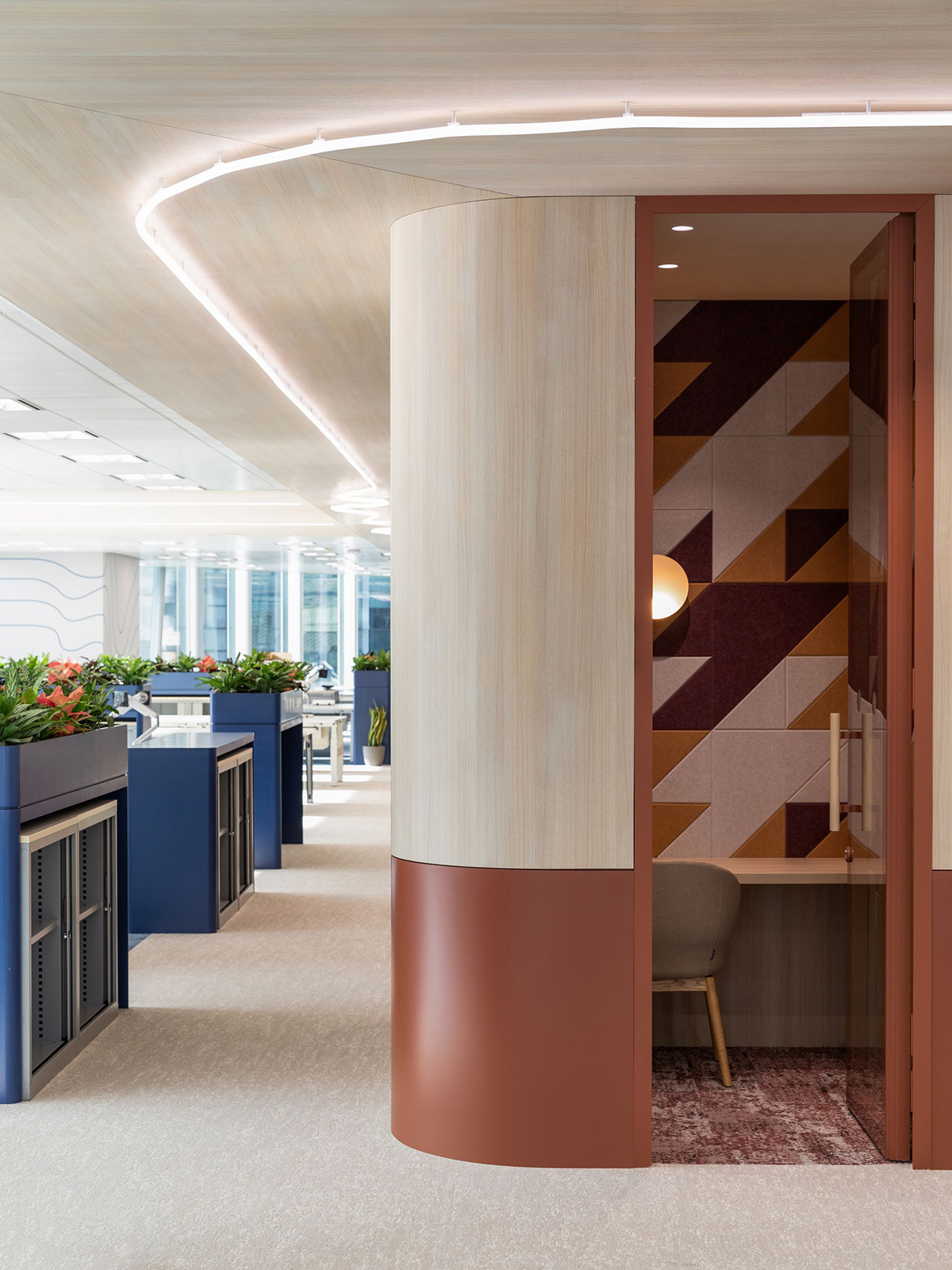 ���ھ�ͷ�����Ȼ�����Ͱ칫��ѧ