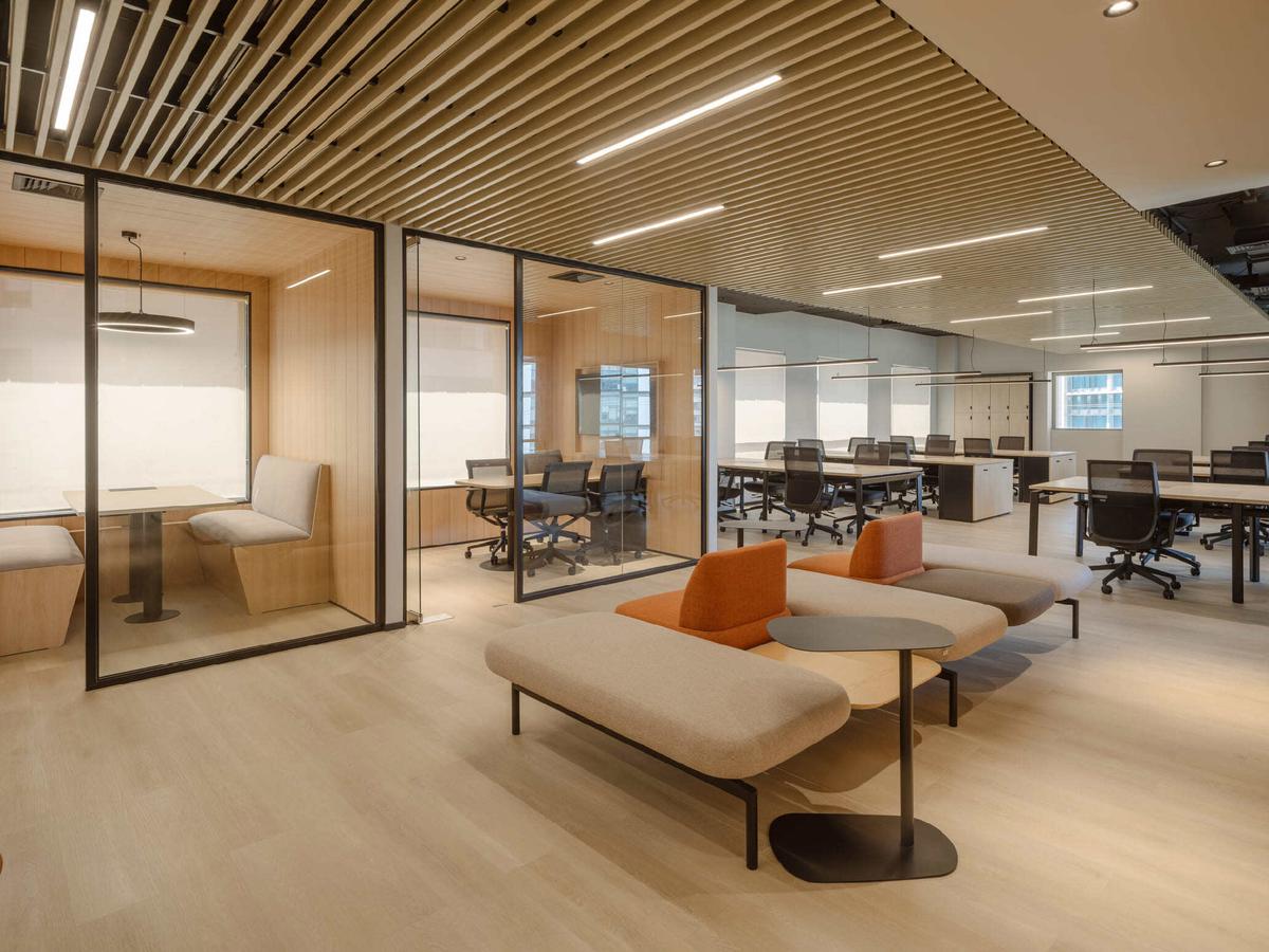 ����Transtel Nayax�칫��ƣ�������ľ�����Թ�Ӱ