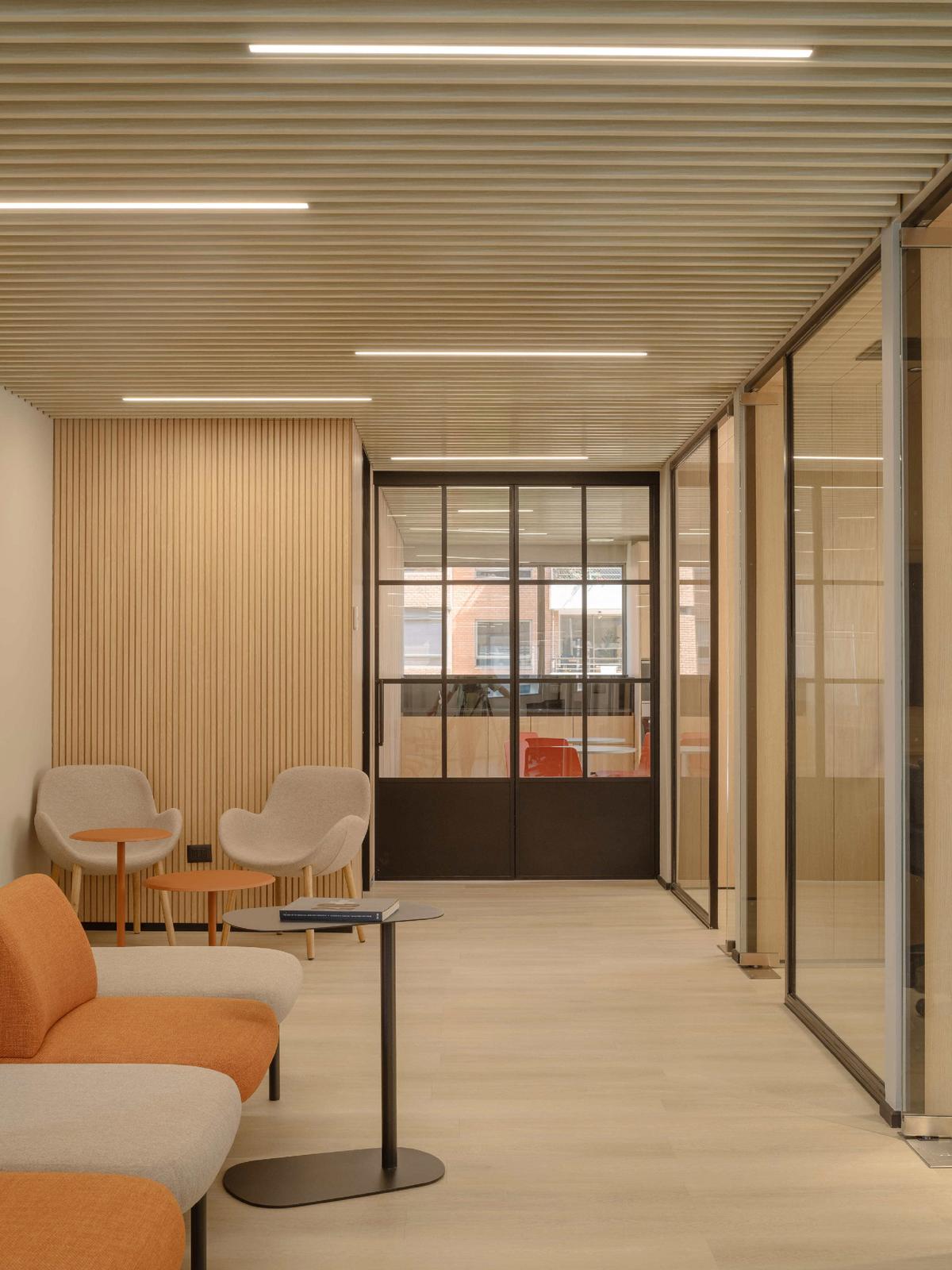 ����Transtel Nayax�칫��ƣ�������ľ�����Թ�Ӱ