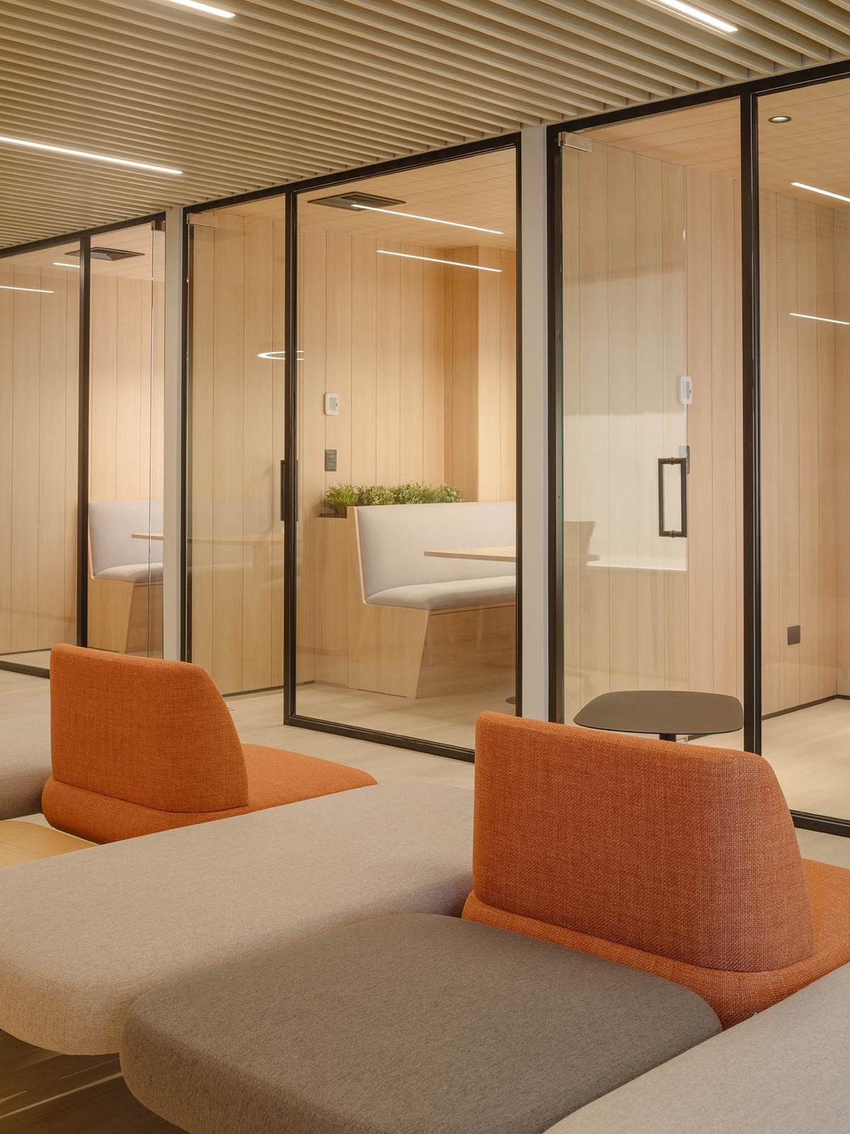 ����Transtel Nayax�칫��ƣ�������ľ�����Թ�Ӱ