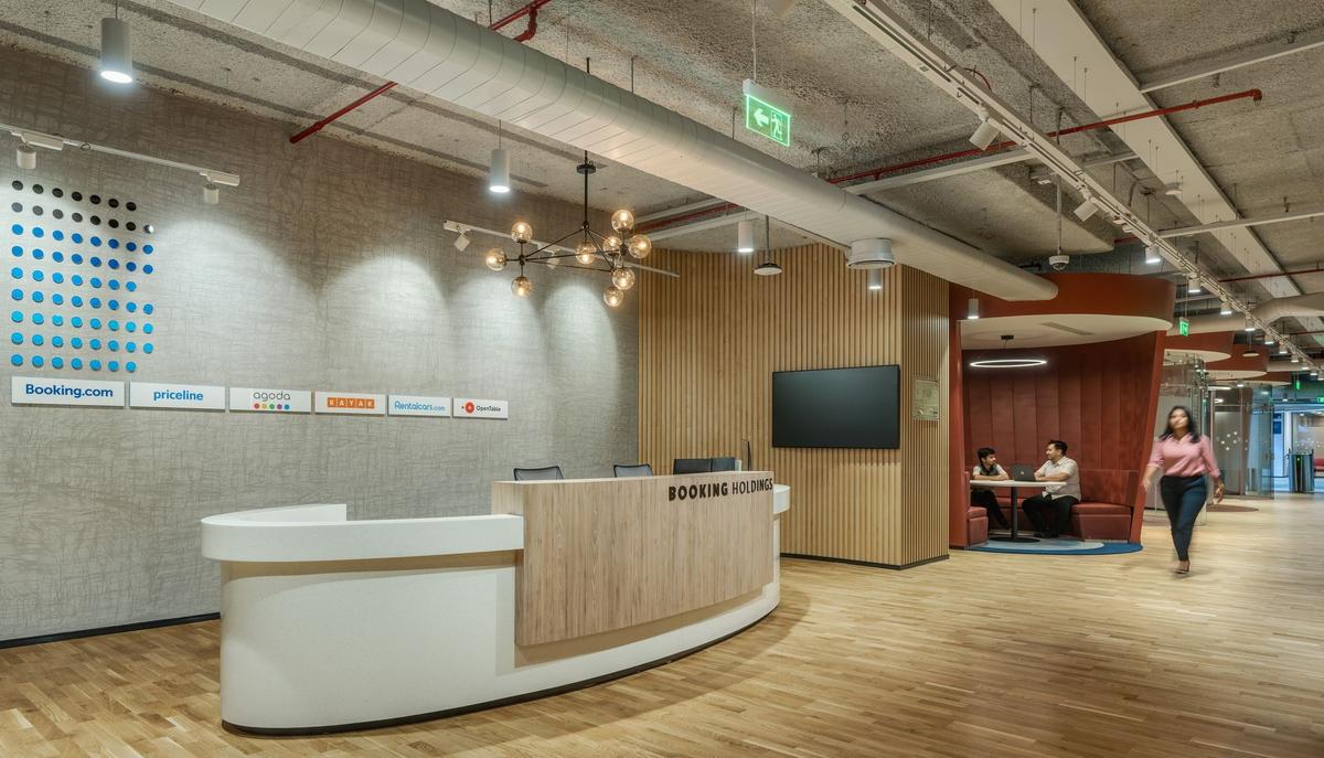 Booking Holdings����޶�׿Խ���ģ�һ����Խ�ߴ��޵İ칫ð��