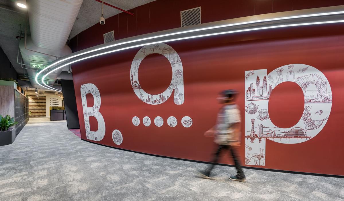 Booking Holdings����޶�׿Խ���ģ�һ����Խ�ߴ��޵İ칫ð��