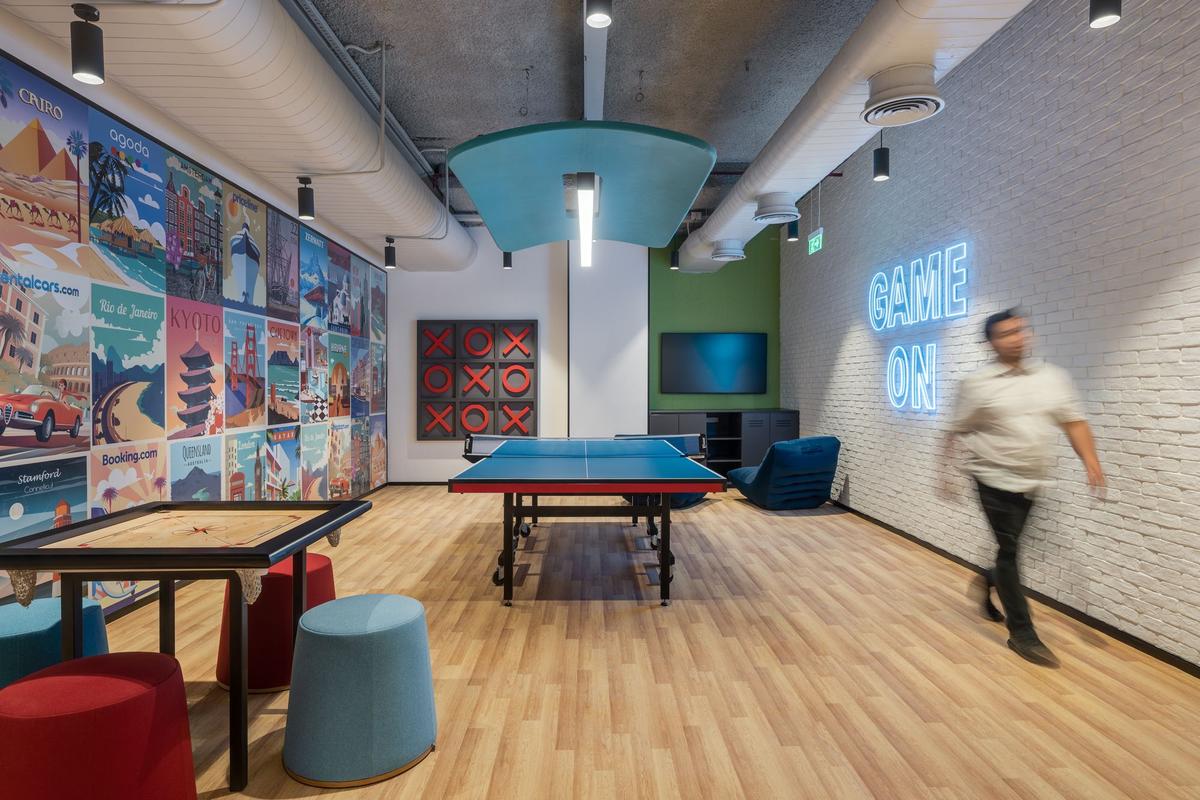 Booking Holdings����޶�׿Խ���ģ�һ����Խ�ߴ��޵İ칫ð��