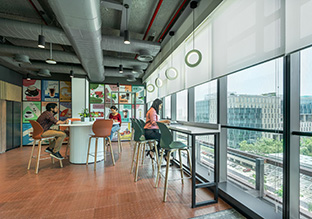 Booking Holdings����޶�׿Խ���ģ�һ����Խ�ߴ��޵İ칫ð��