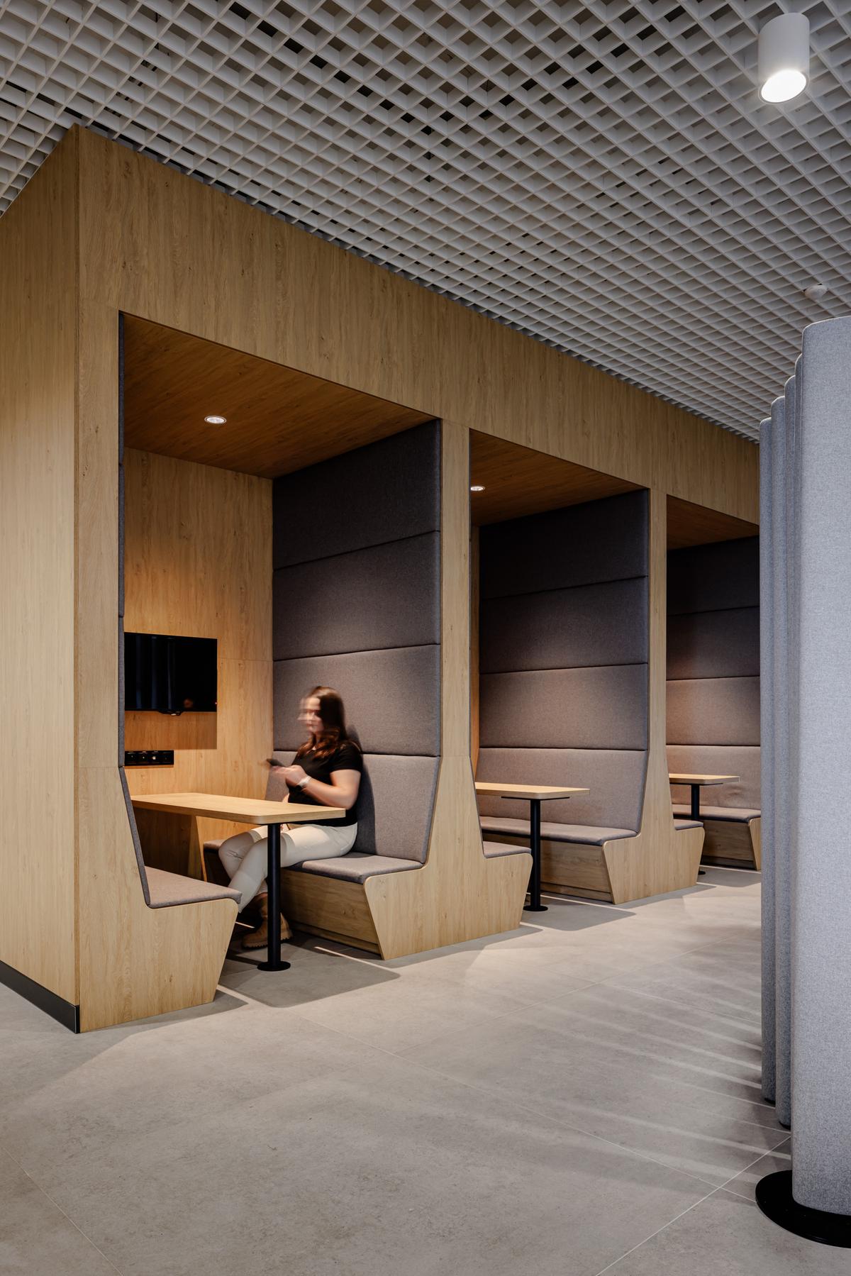 �¹���������Trilux������������ҵ�칫�ҵ���ѧ����