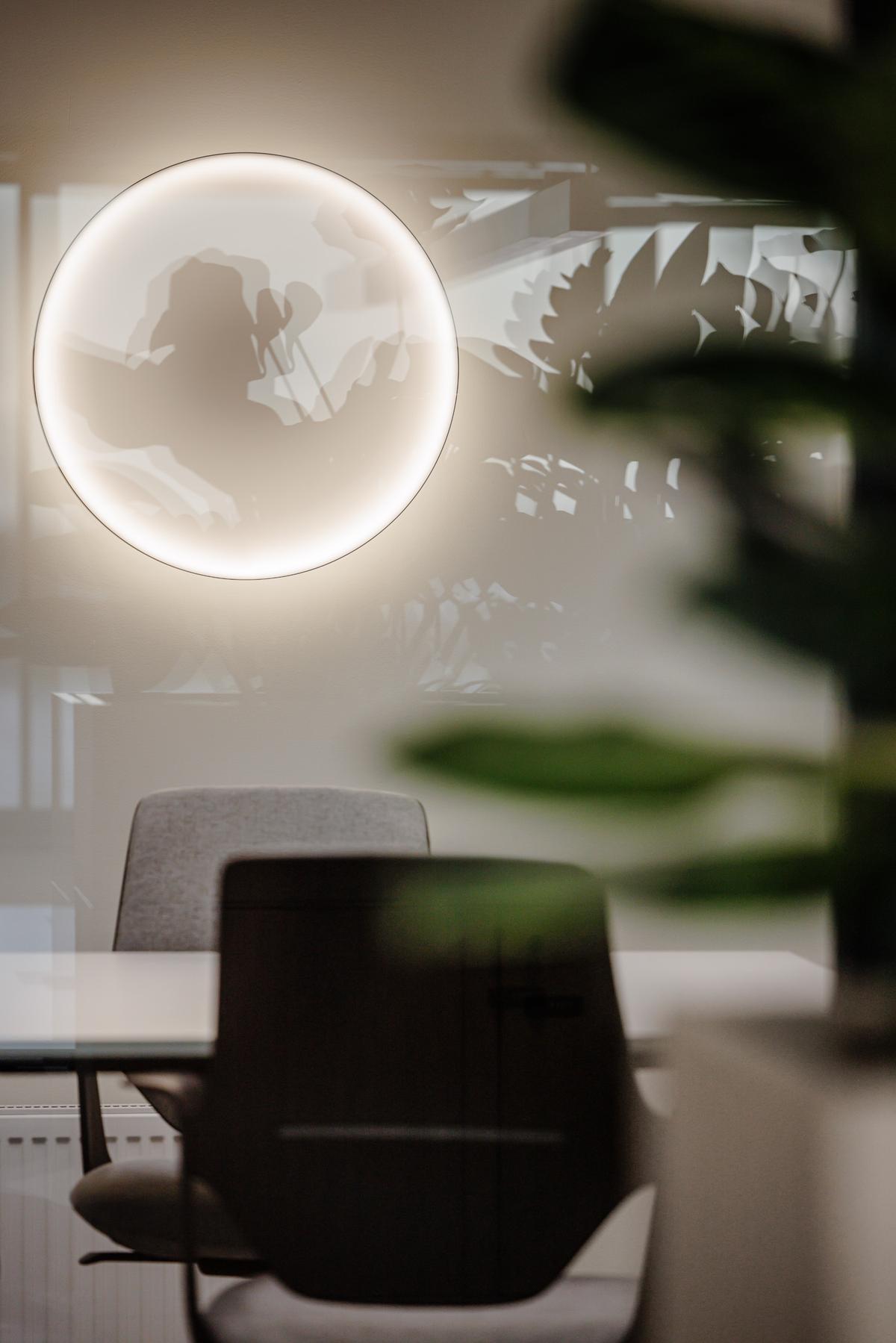 �¹���������Trilux������������ҵ�칫�ҵ���ѧ����