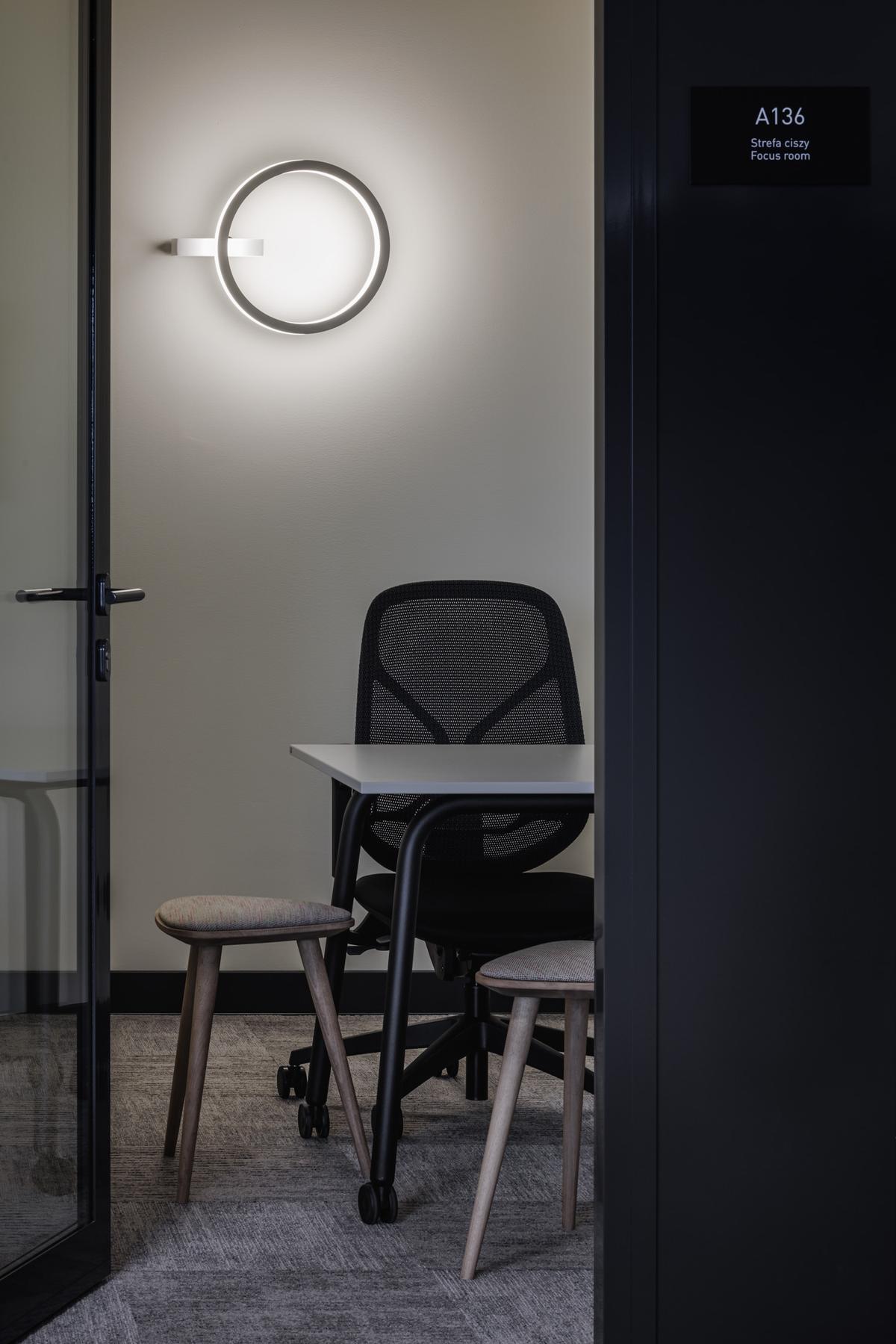 �¹���������Trilux������������ҵ�칫�ҵ���ѧ����