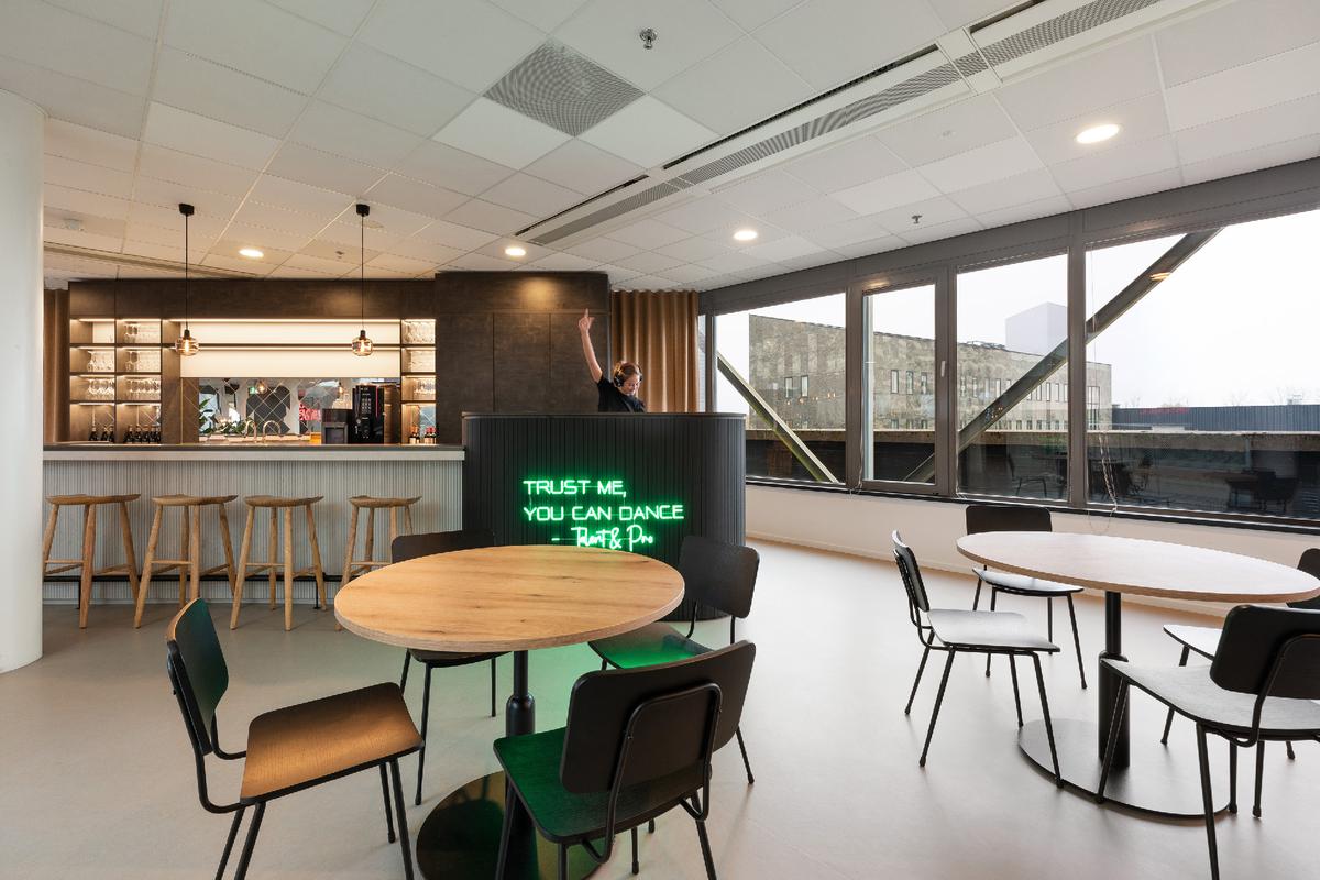 ����House of Redmore���칫��Ӧ���������ų�