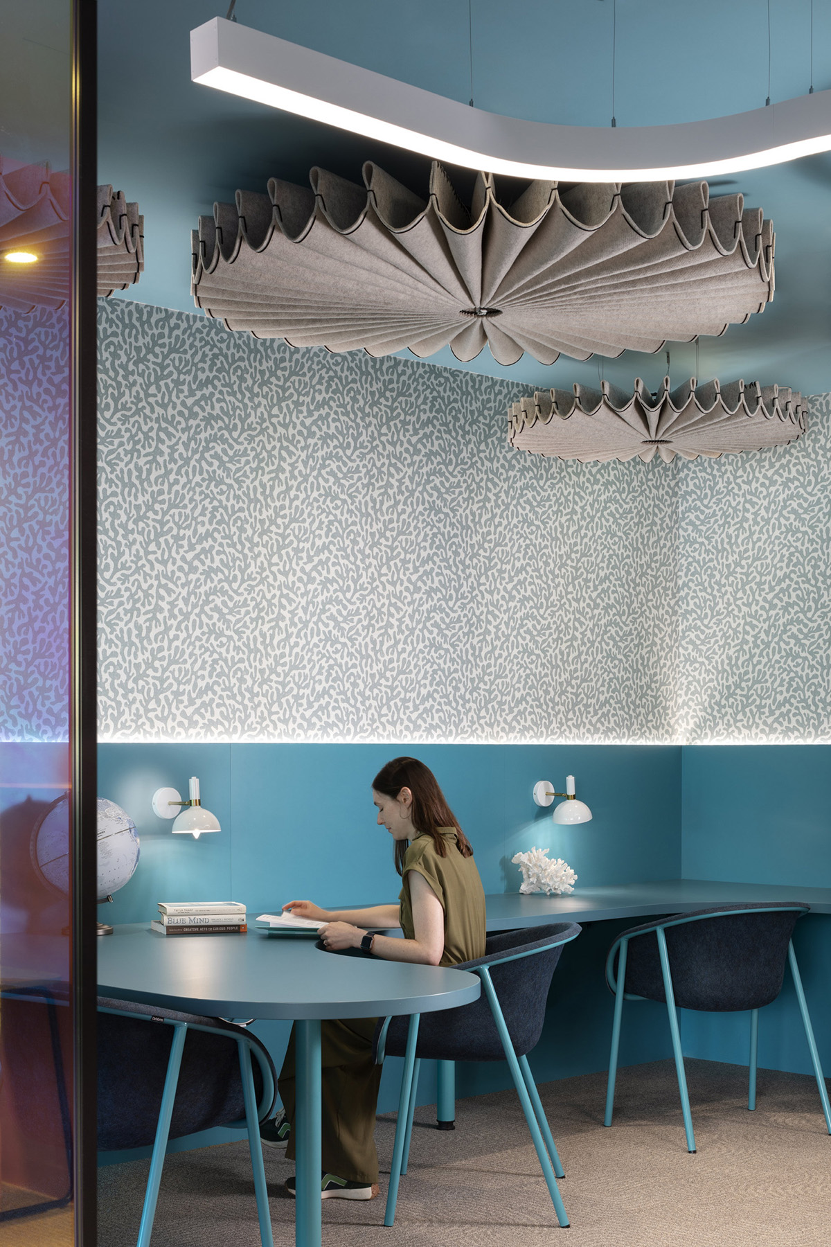 Merlin�׶��ܲ����ָ���԰�ĵ����ߣ��������Լ��İ칫�ң�