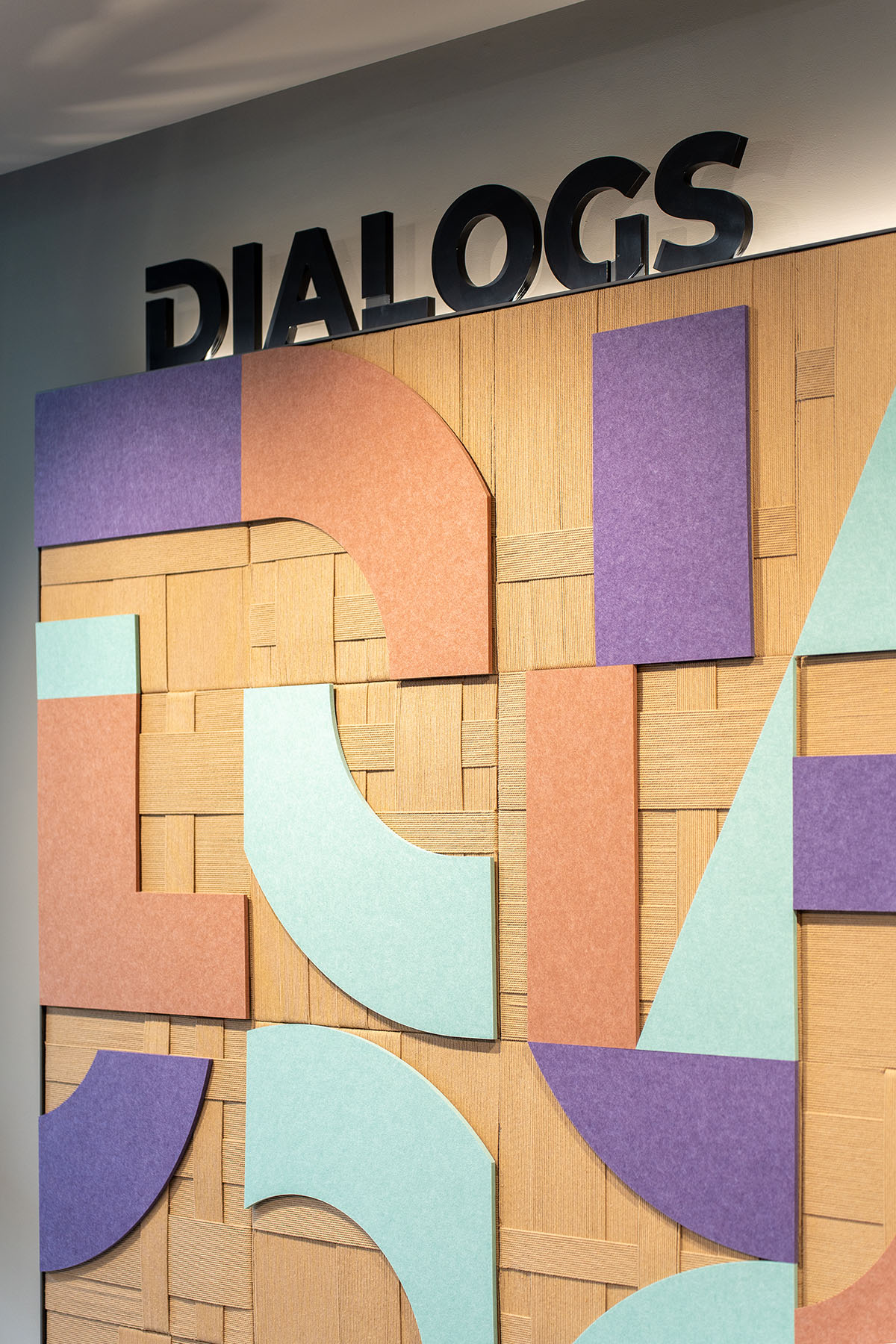 �Ϻ�Dialogs���ϰ칫�ռ䣺�¾ɶԻ����˼�����
