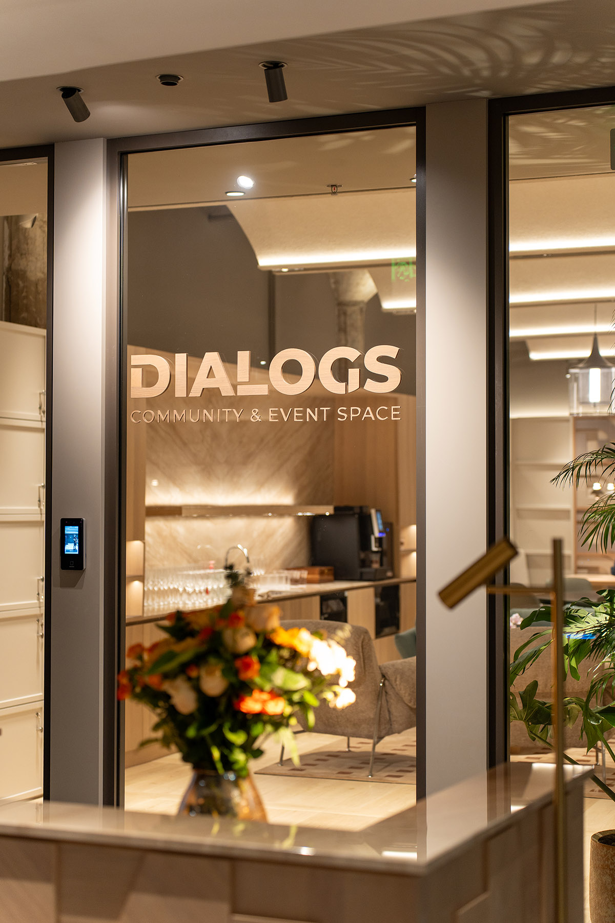 �Ϻ�Dialogs���ϰ칫�ռ䣺�¾ɶԻ����˼�����