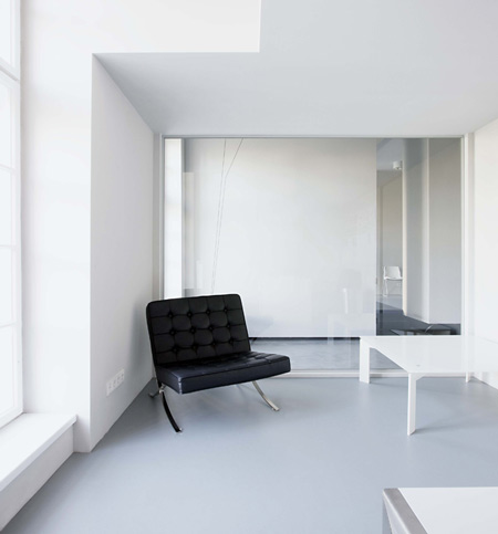 “盒子”建造:Wanda Reich and Noémi Varga